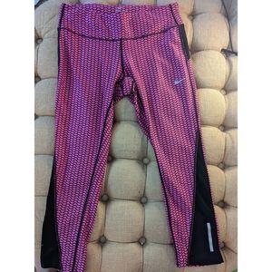 NIKE DRI FIT Cropped Leggings